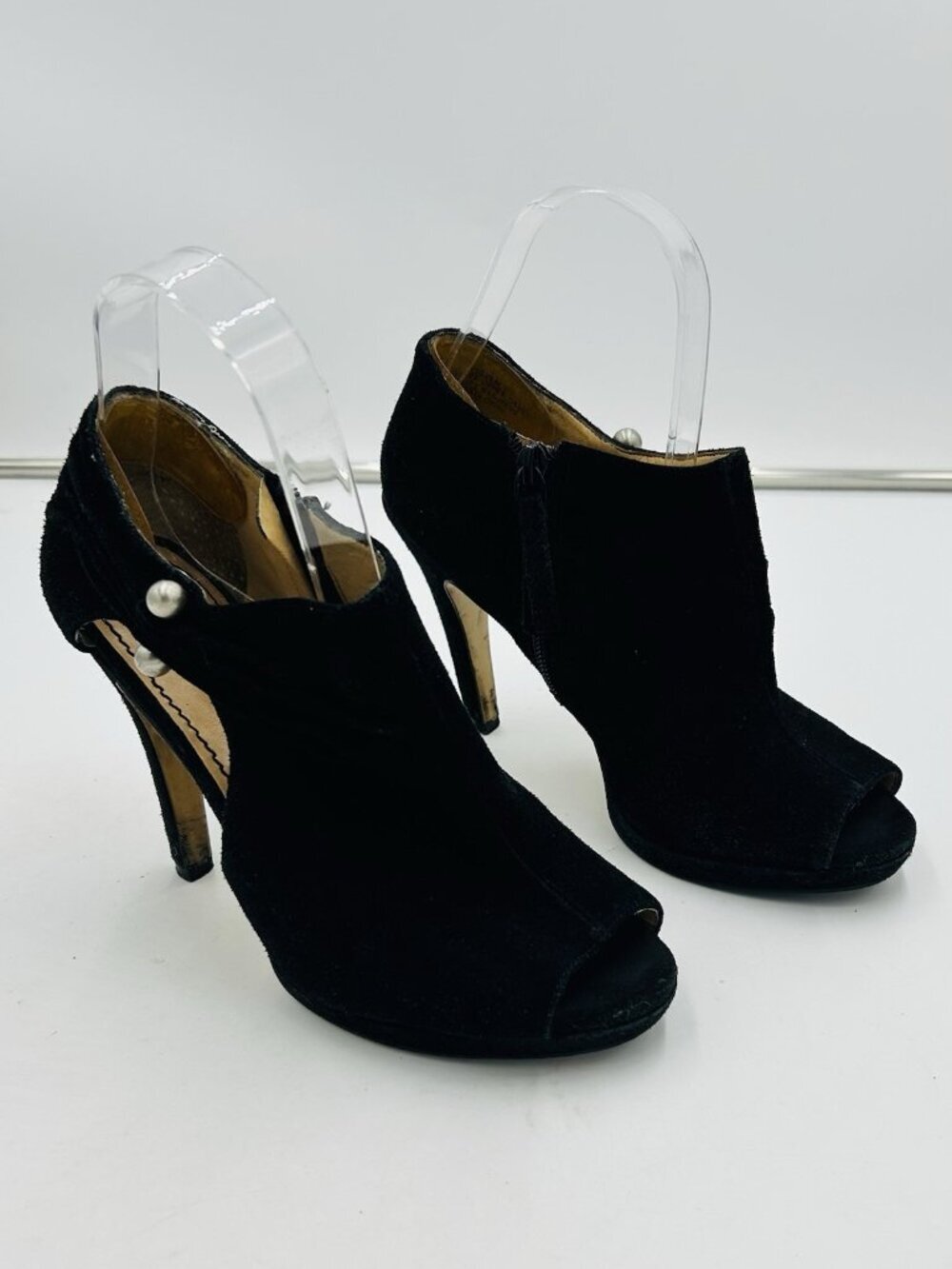 Nine West Evenly Black Suede 4" Heel Open Toe Silver Ball Details Sz 6.5M
